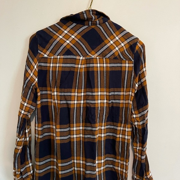 Size small flannel - Picture 2 of 4